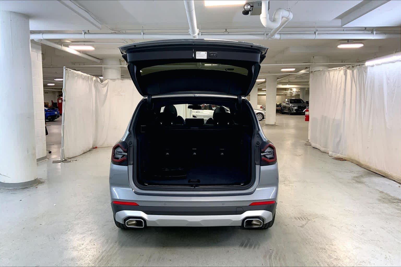 Used 2024 Skyscraper Grey Metallic BMW xDrive30i image 33