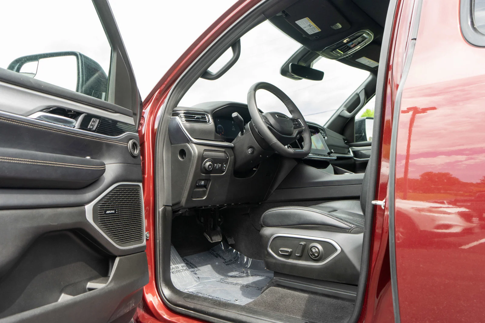 Used 2024 Velvet Red Pearlcoat Jeep Series II image 14