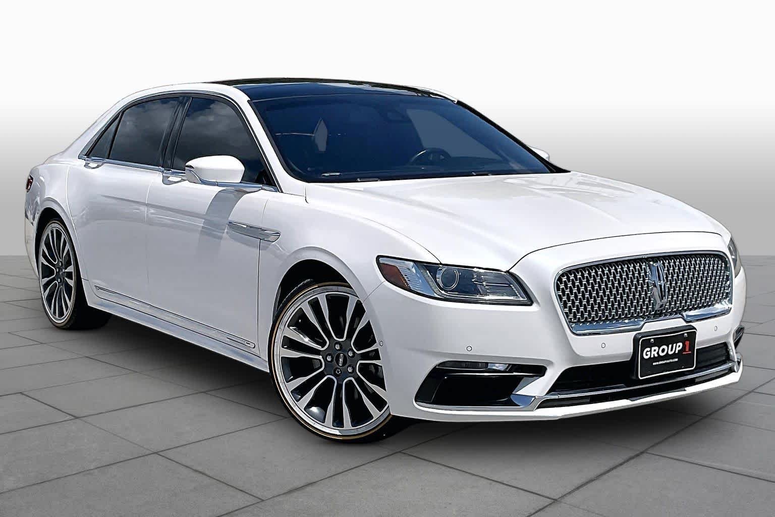 Used 2018 White Platinum Tri-Coat Lincoln Reserve image 3