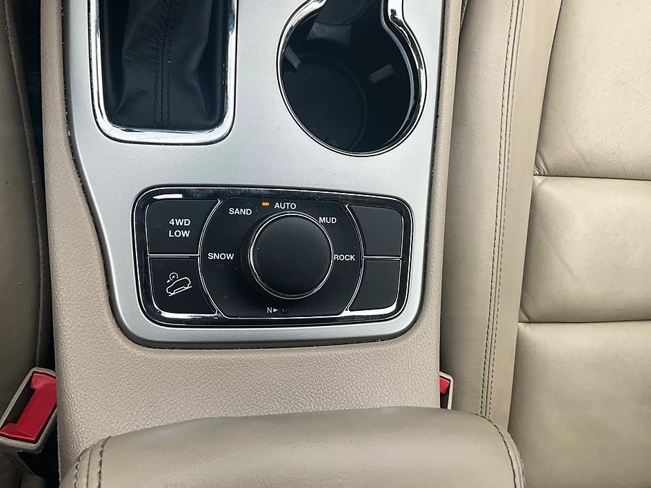 Used 2019 Gray Jeep Limited image 24