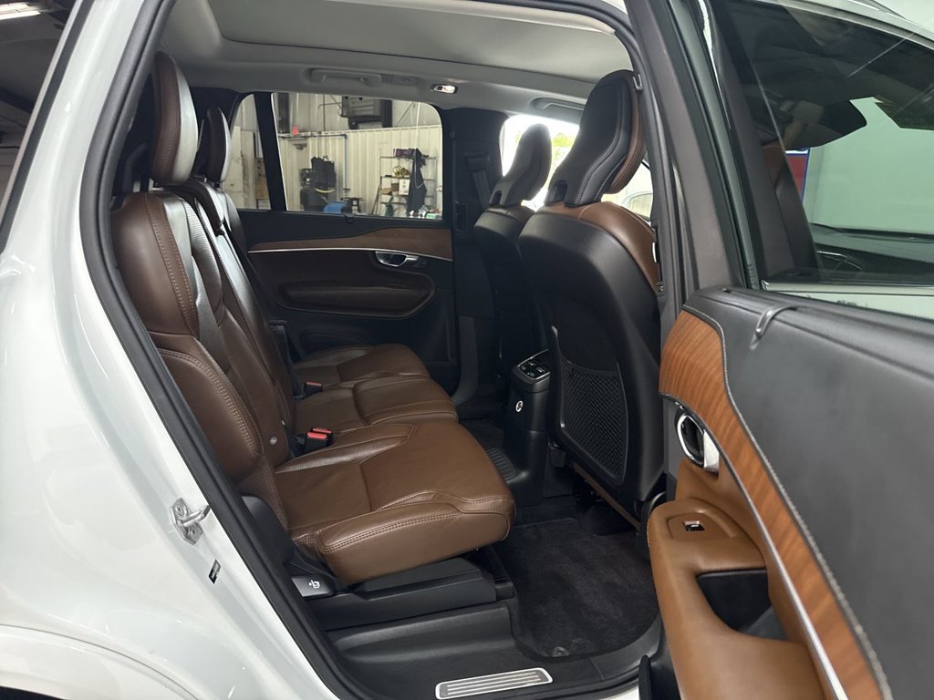 Used 2019 Crystal White Pearl Volvo T8 Inscription image 17