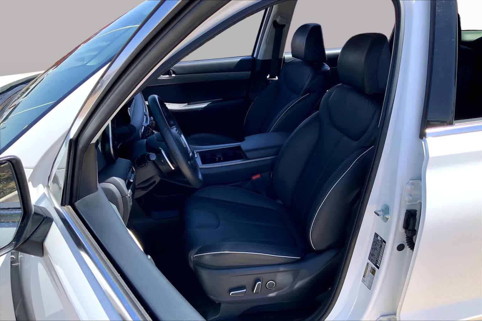 Used 2025 Hyper White Hyundai SEL image 8