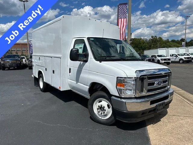 2025 Ford E-Series DRW E-350 Super Duty 138 in WB's photo