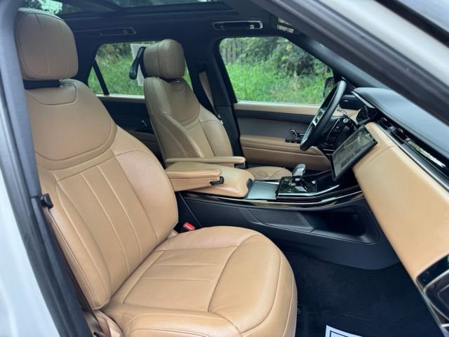 Used 2025 Ostuni Pearl White Premium Metallic Land Rover SE image 20