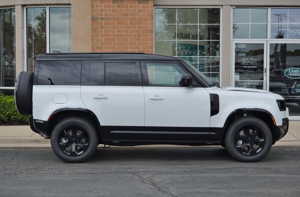 New 2026 Fuji White Land Rover X-Dynamic SE image 7