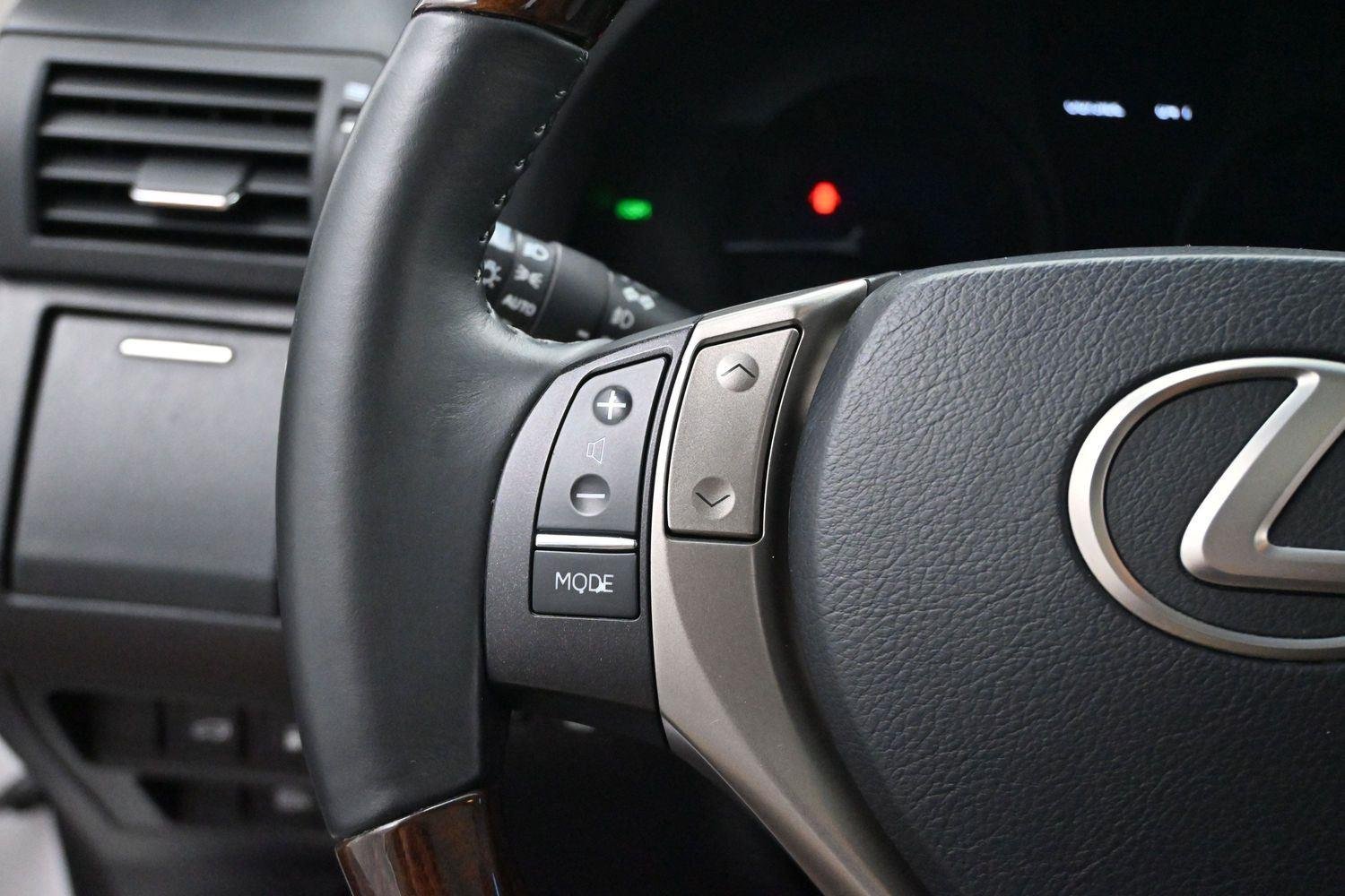 Used 2015 Starfire Pearl Lexus Base image 16