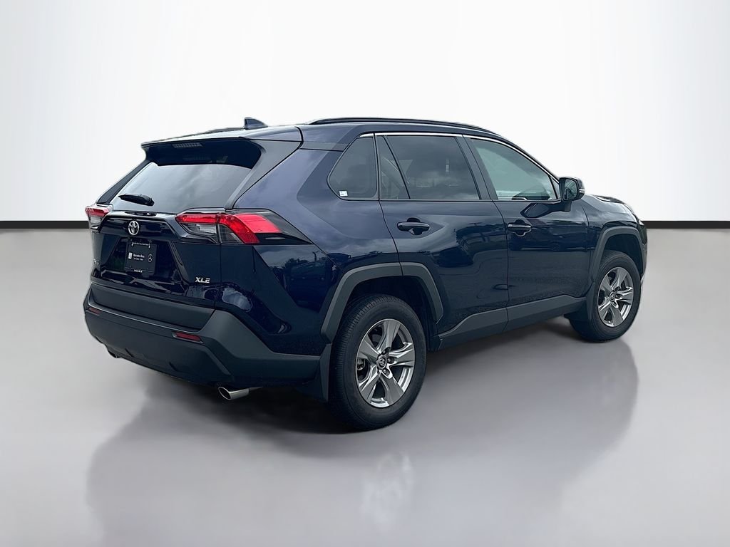 Used 2025  Toyota XLE image 3