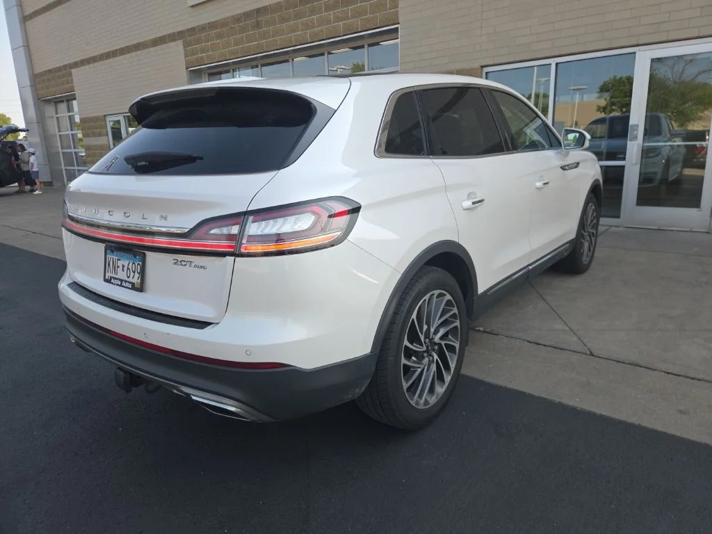 Used 2019 White Lincoln Reserve image 3