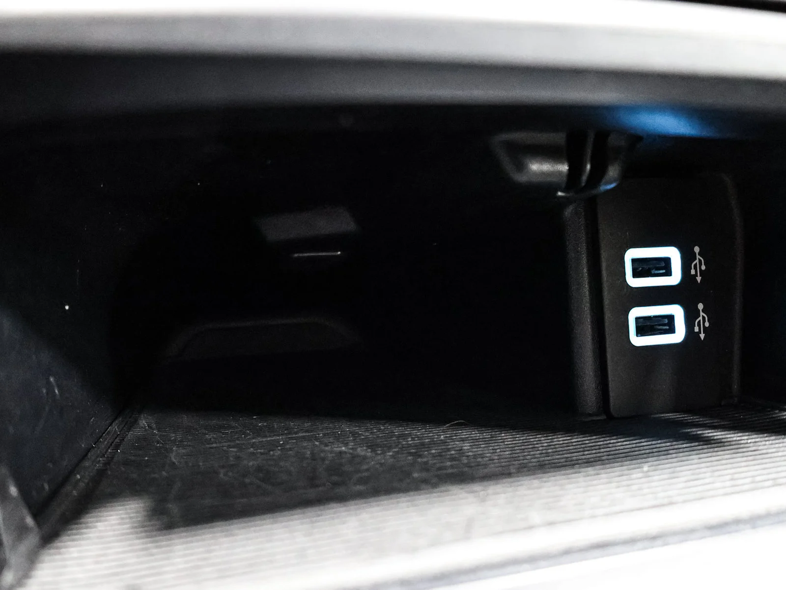 Used 2018 Silver Ford Sport image 30