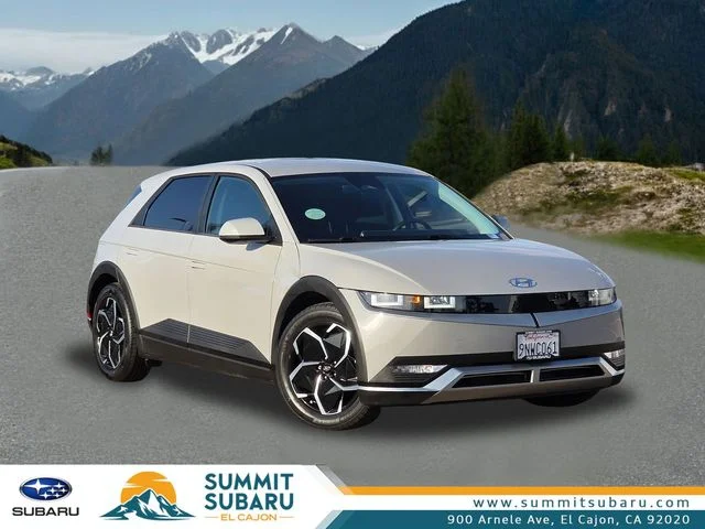 Used 2024 Gray Hyundai SE Standard Range image 1