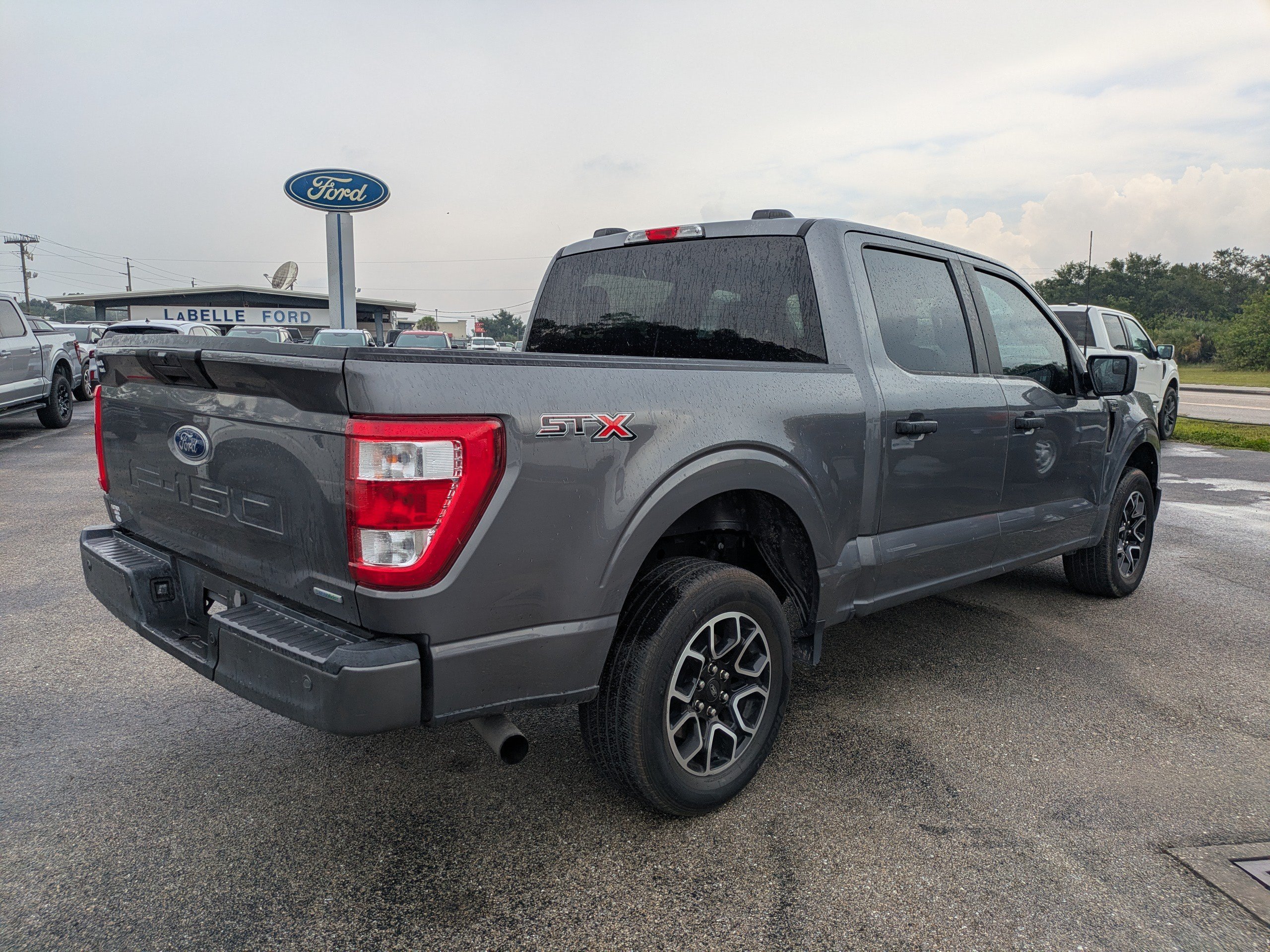 Used 2023  Ford XL image 4