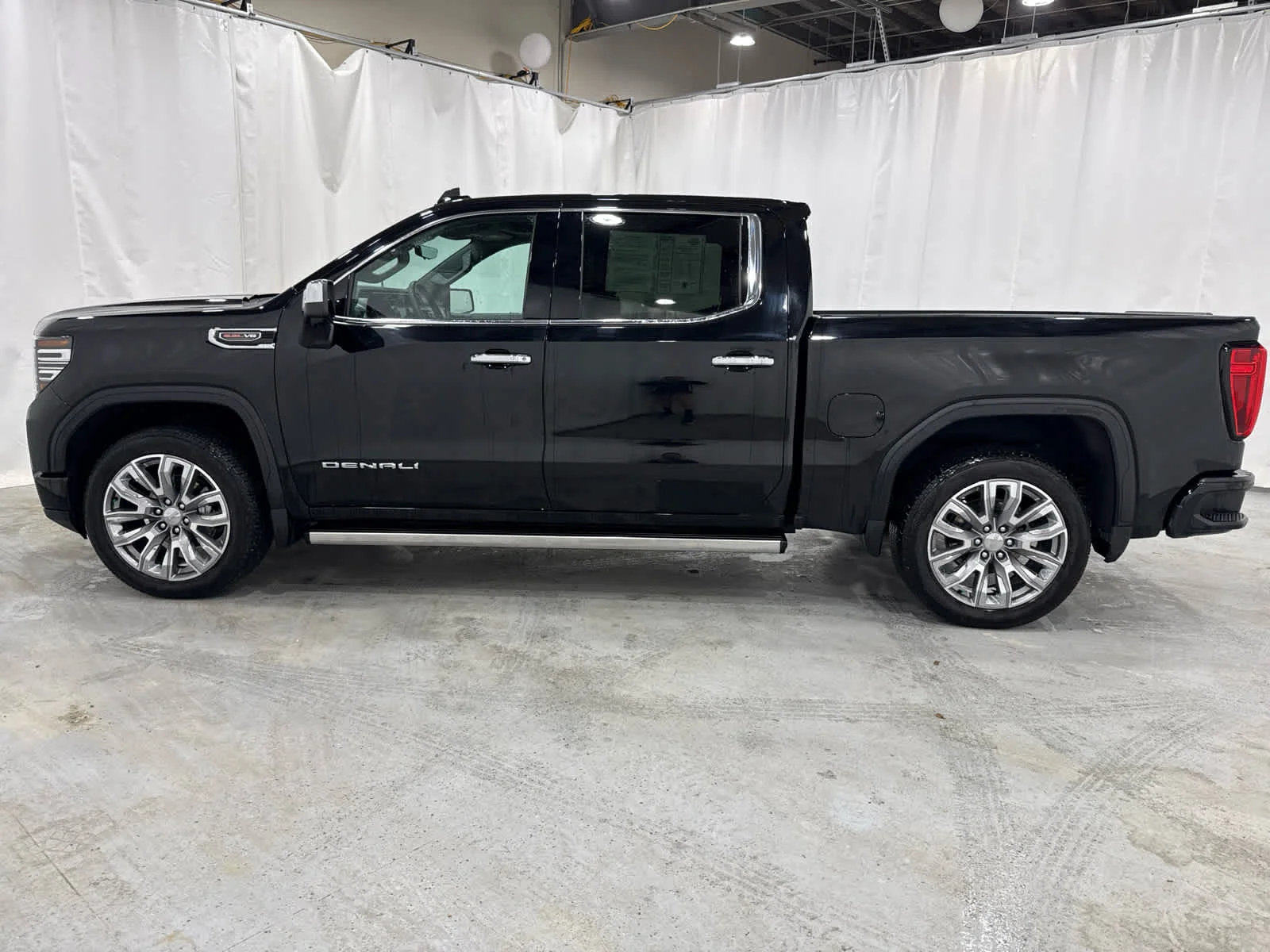 Used 2025 Onyx Black GMC Denali image 2