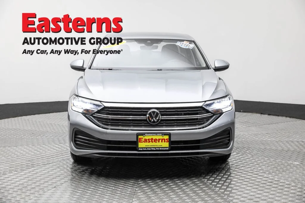 Used 2024 Silver Volkswagen 1.5T SE image 2