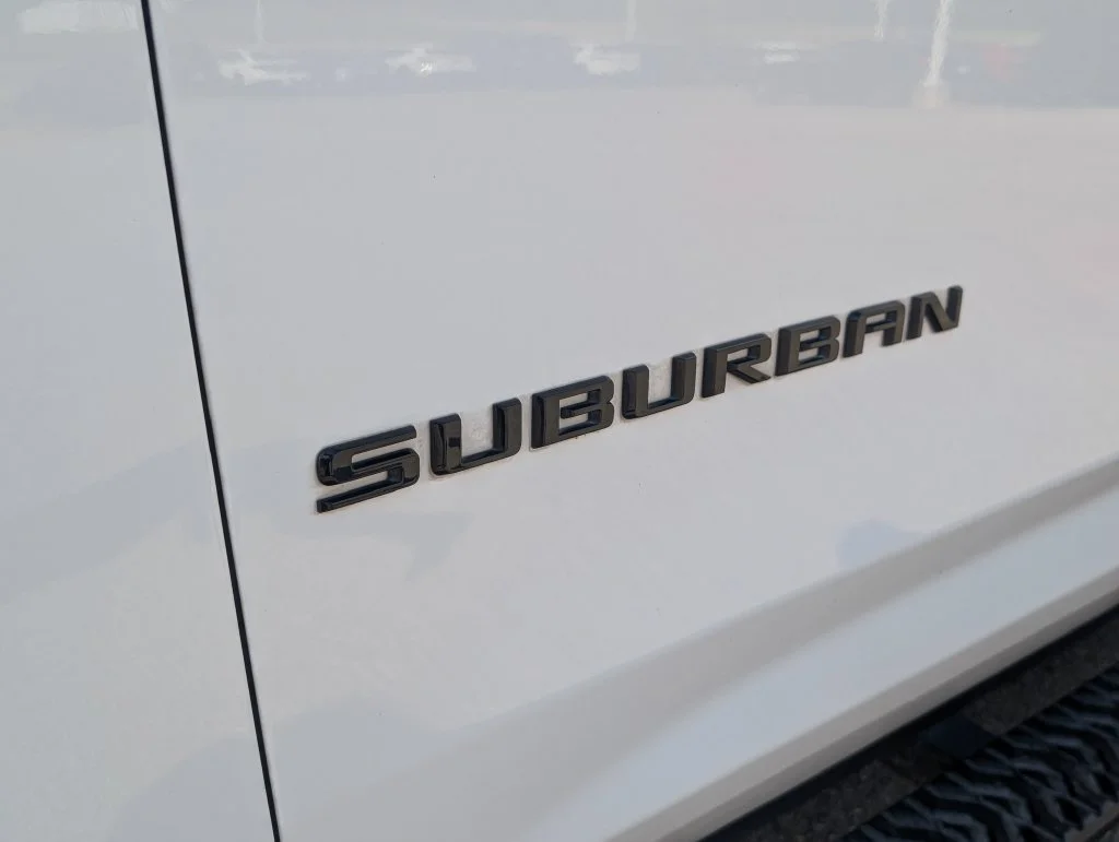 Used 2023 White Chevrolet Z71 image 12