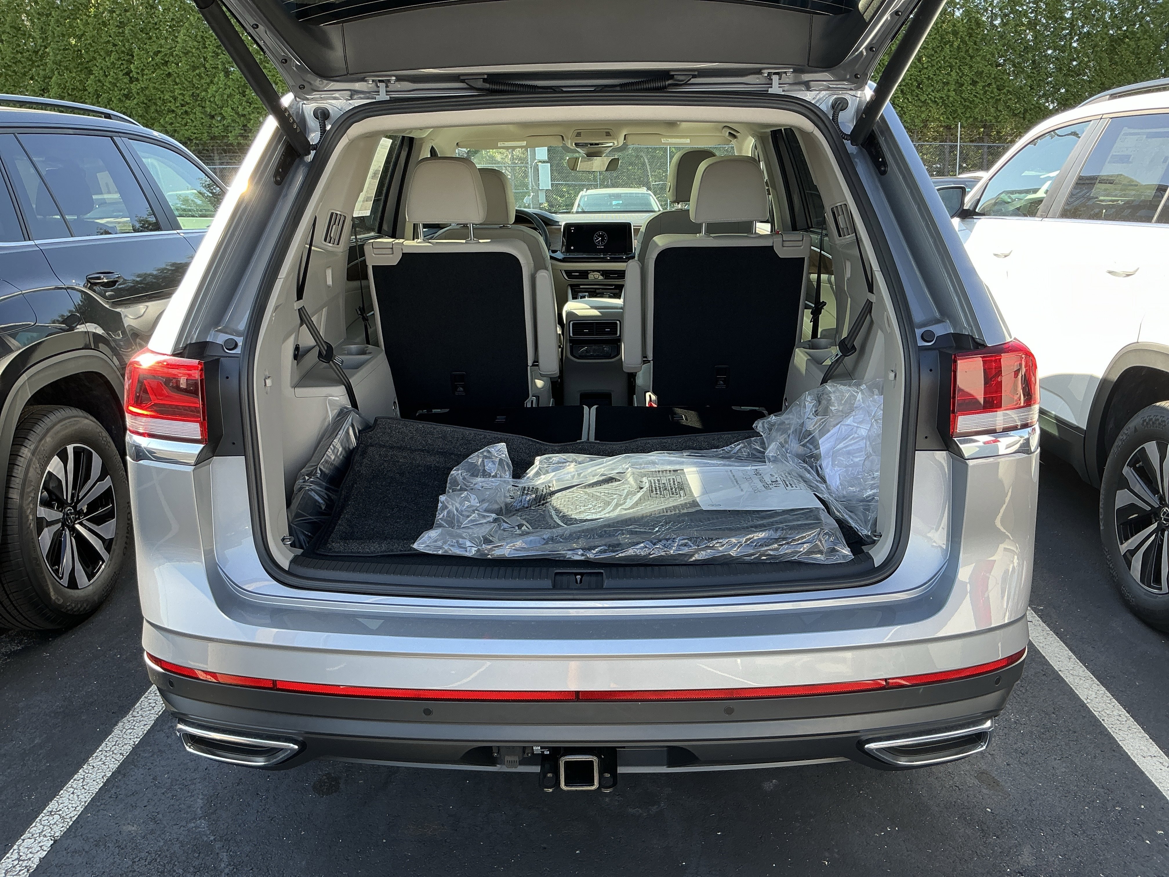 New 2026 Silver Mist Metallic Volkswagen 2.0T SE w/Technology image 26