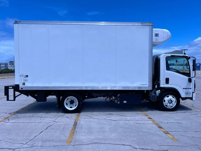 New 2025 White ISUZU 16ft Thermo King w/2500lb Lift, 19,500lb GVWR image 6