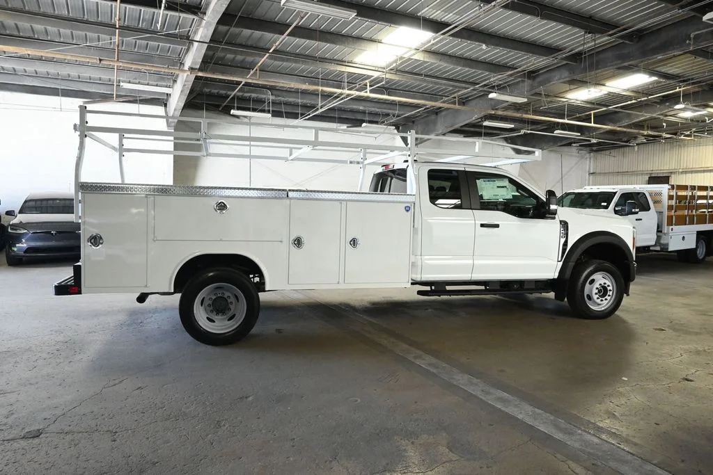 2025 Ford F-450 Super Duty Chassis Cab XL - Photo 9