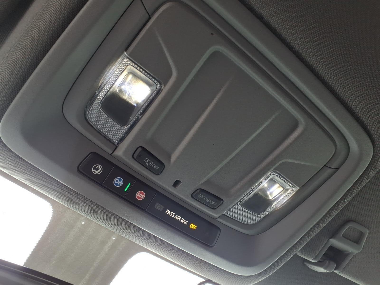 Used 2022 Summit White Chevrolet LT image 10