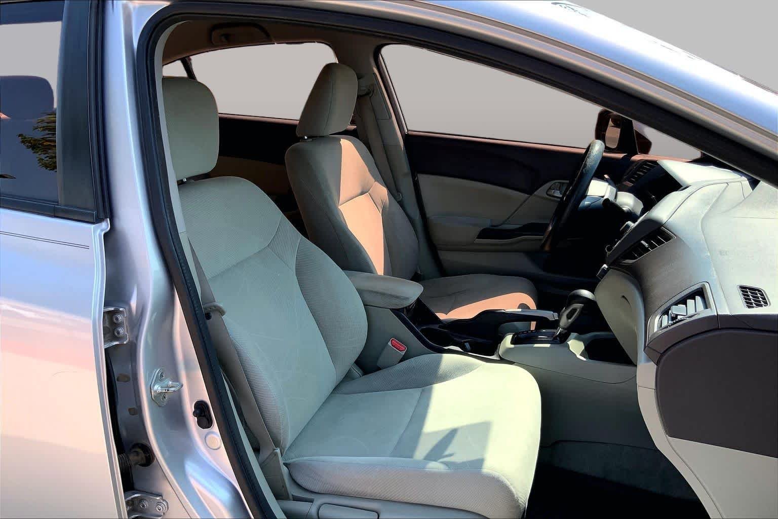 Used 2012 Alabaster Silver Metallic Honda LX image 8