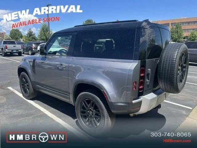 Used 2023  Land Rover S image 3