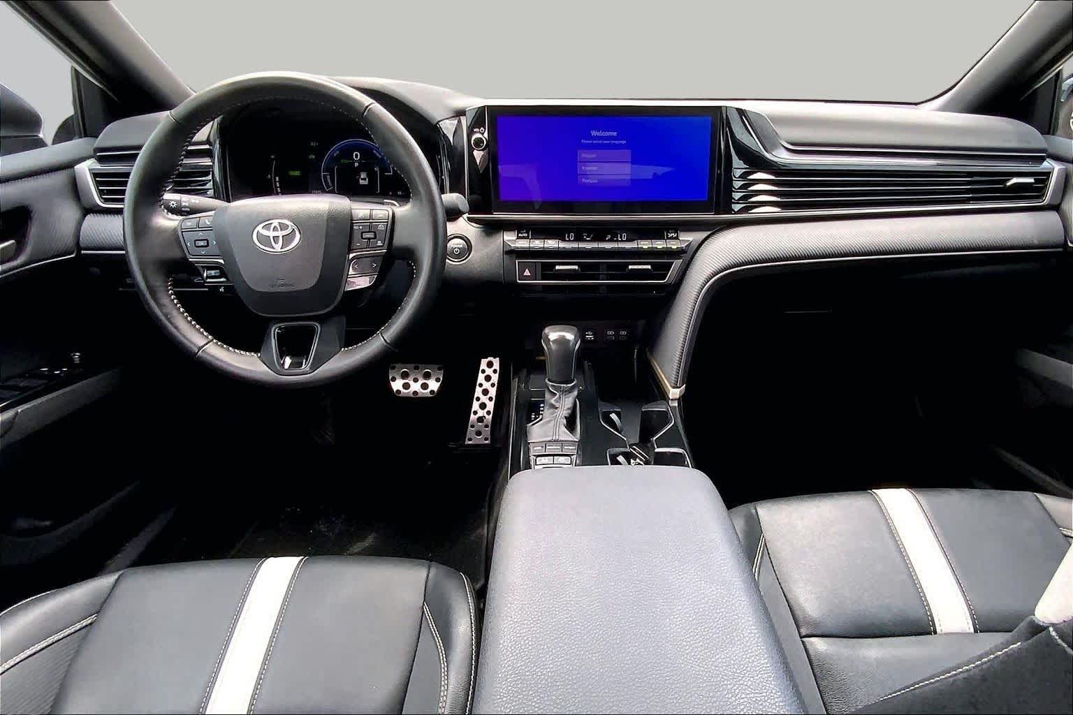 Used 2025 Ice Cap Toyota SE image 13