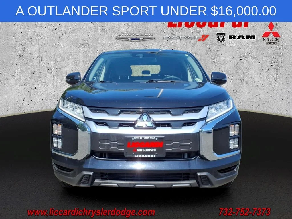 Used 2022 Black Mitsubishi 2.0 SE image 2