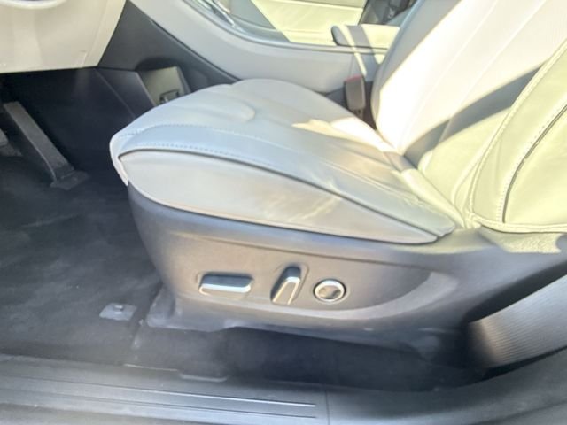 Used 2023 Black Hyundai SEL image 12