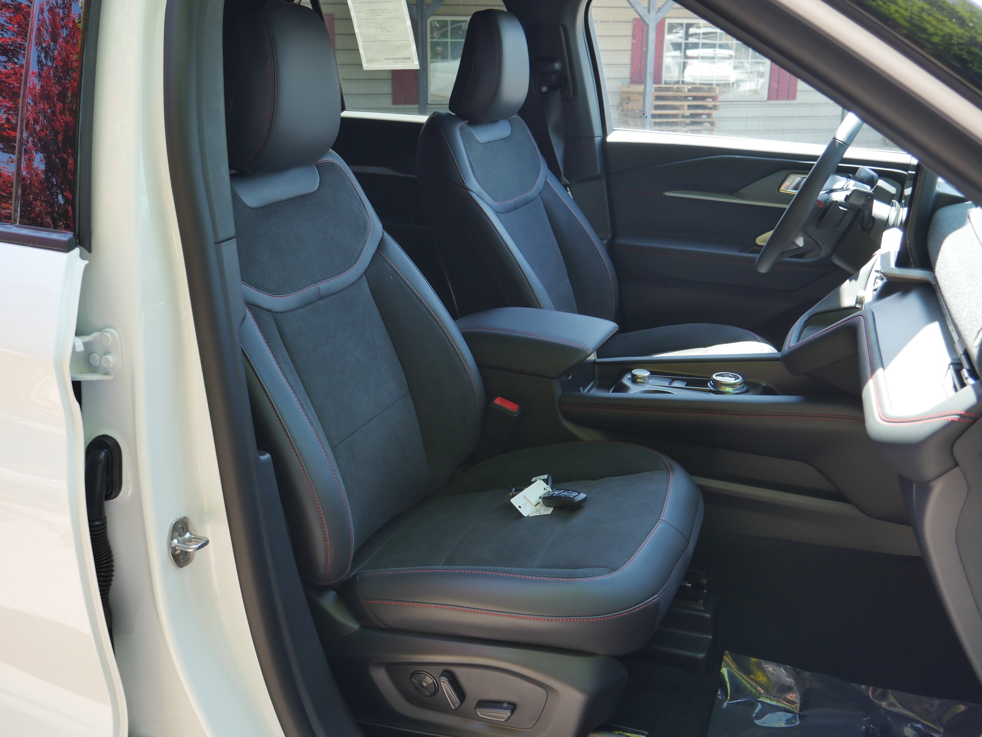 New 2026 Star White Metallic Tri-Coat Ford ST image 32