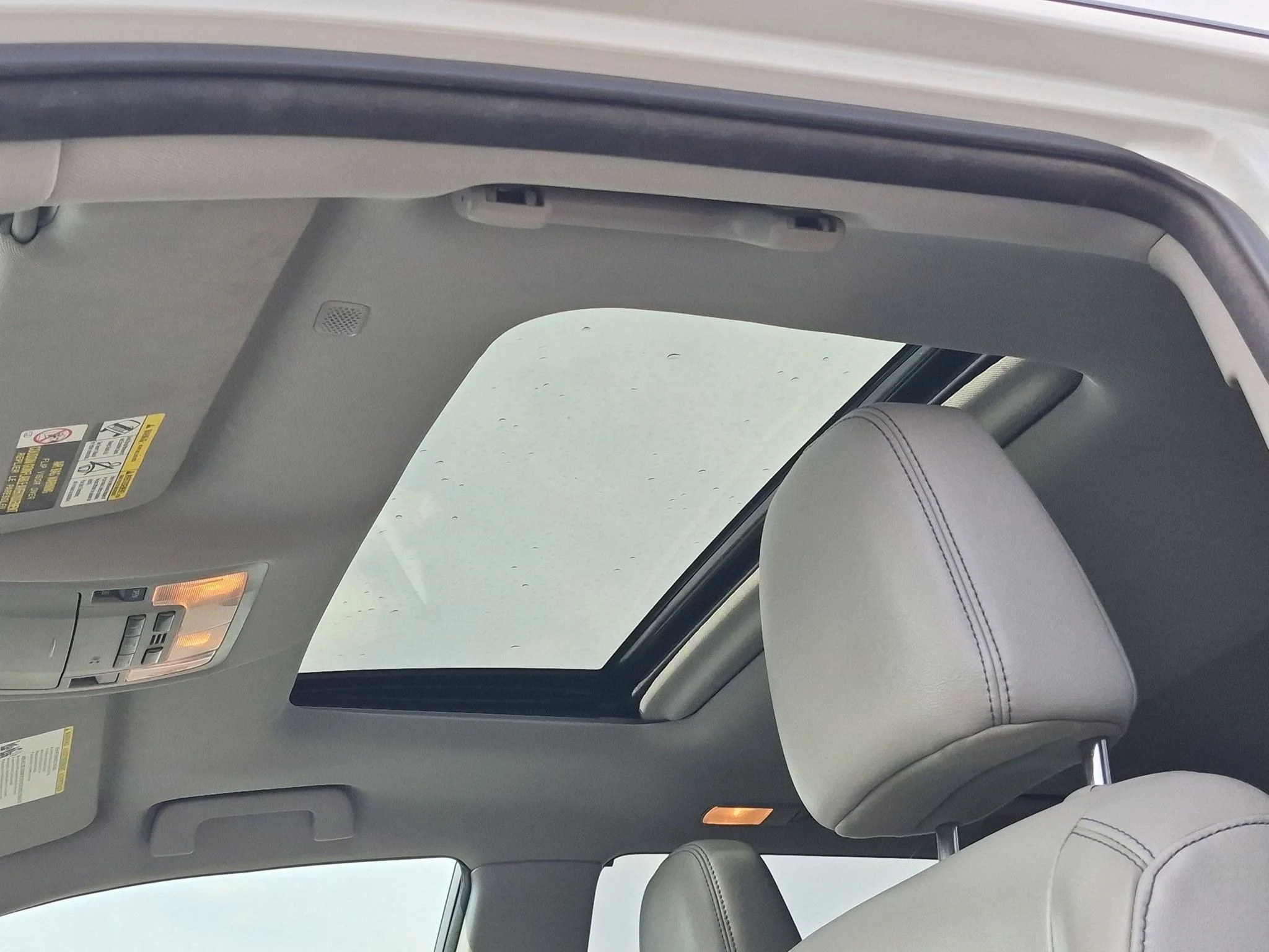 Used 2018 Blizzard Pearl Toyota XLE image 16