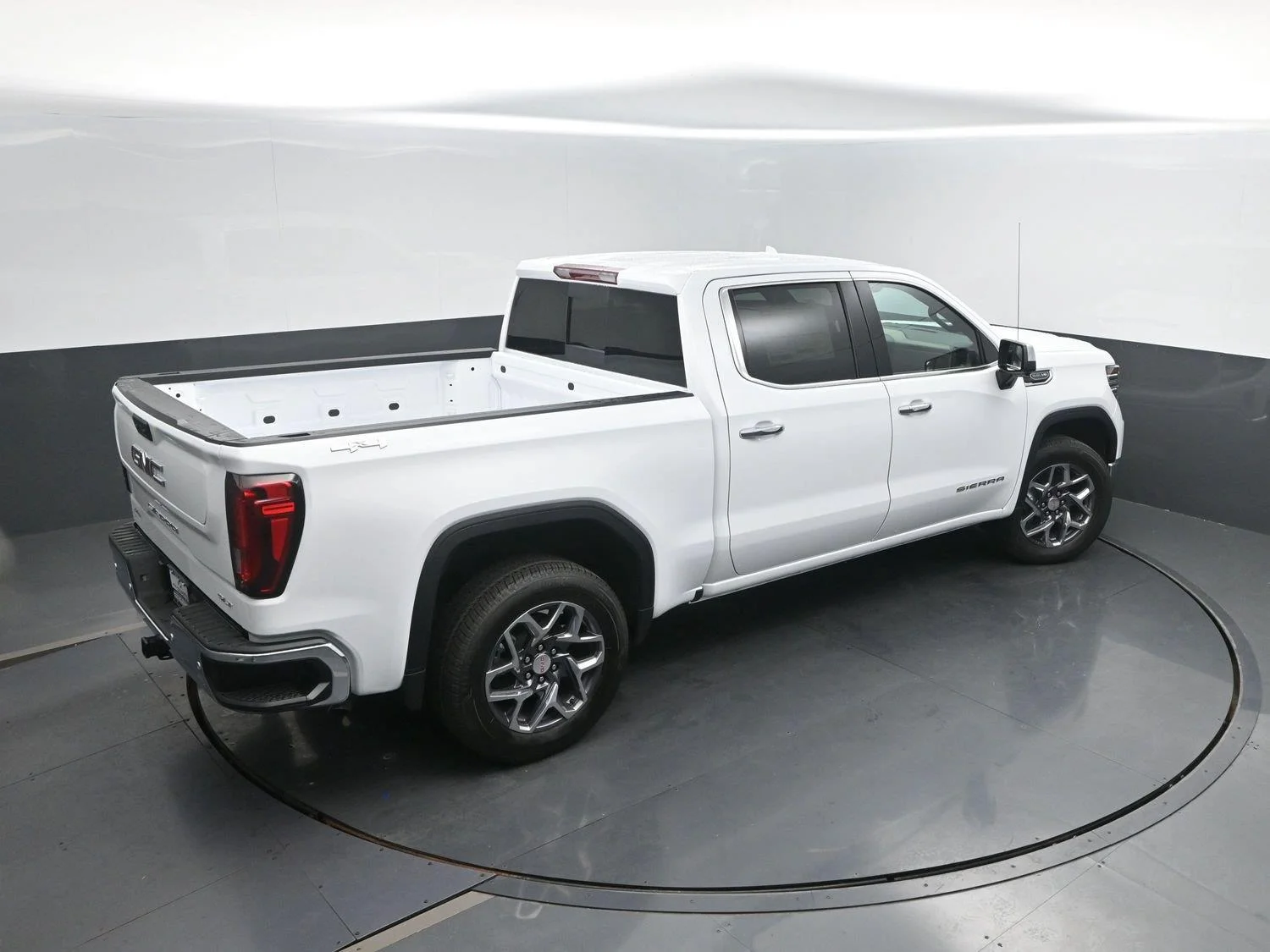 2026 GMC Sierra 1500 SLT - Photo 45