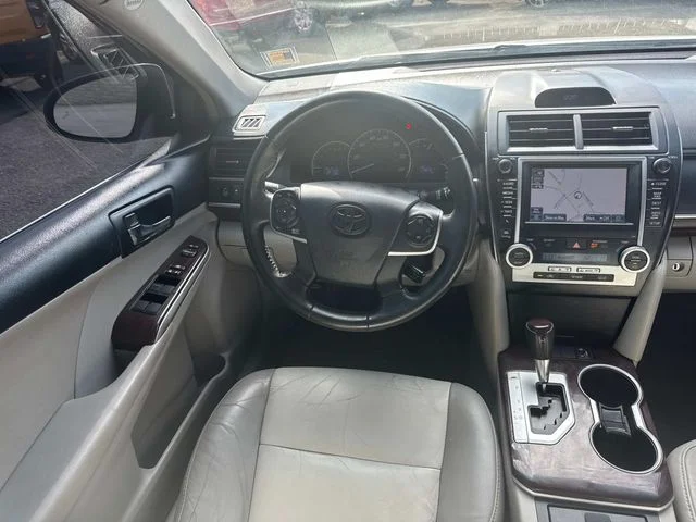 Used 2012 White Toyota XLE image 17
