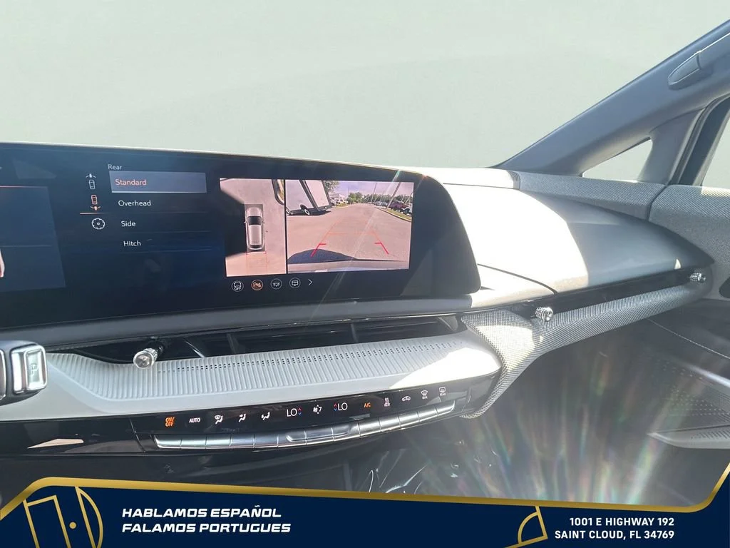 Used 2025 Argent Silver Metallic Cadillac Sport 2 image 19