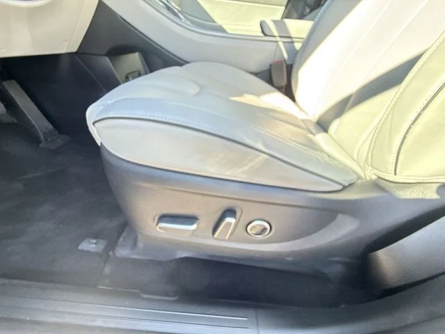 Used 2023 Black Hyundai SEL image 12