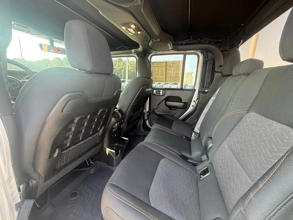 Used 2022 Silver Jeep Mojave image 23