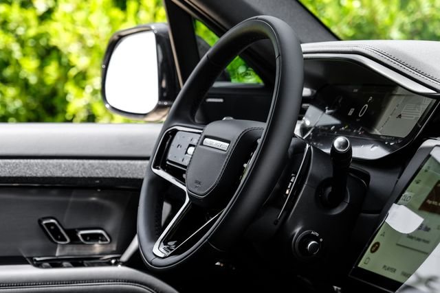 New 2026 Charente Grey Land Rover Dynamic SE image 19