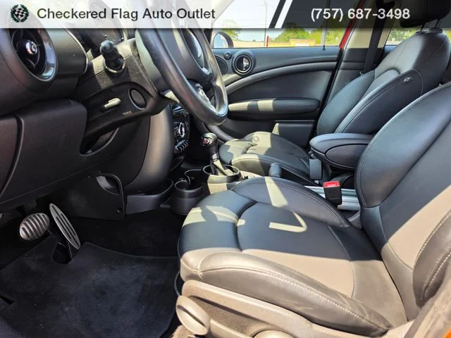 Used 2015 Blazing Red MINI Base image 18