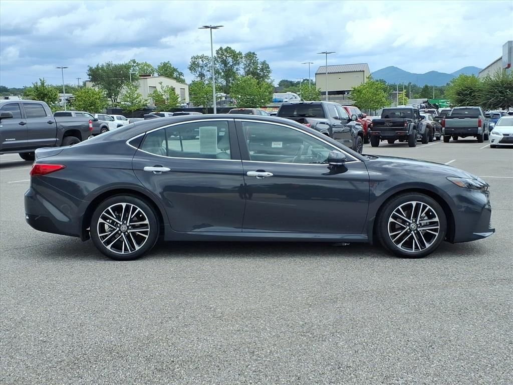 Used 2025  Toyota XLE image 3