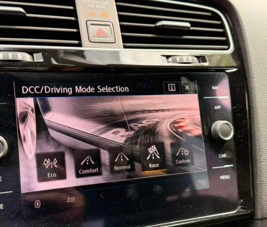 Used 2018 Oryx White Pearl Metallic Volkswagen 4Motion image 10