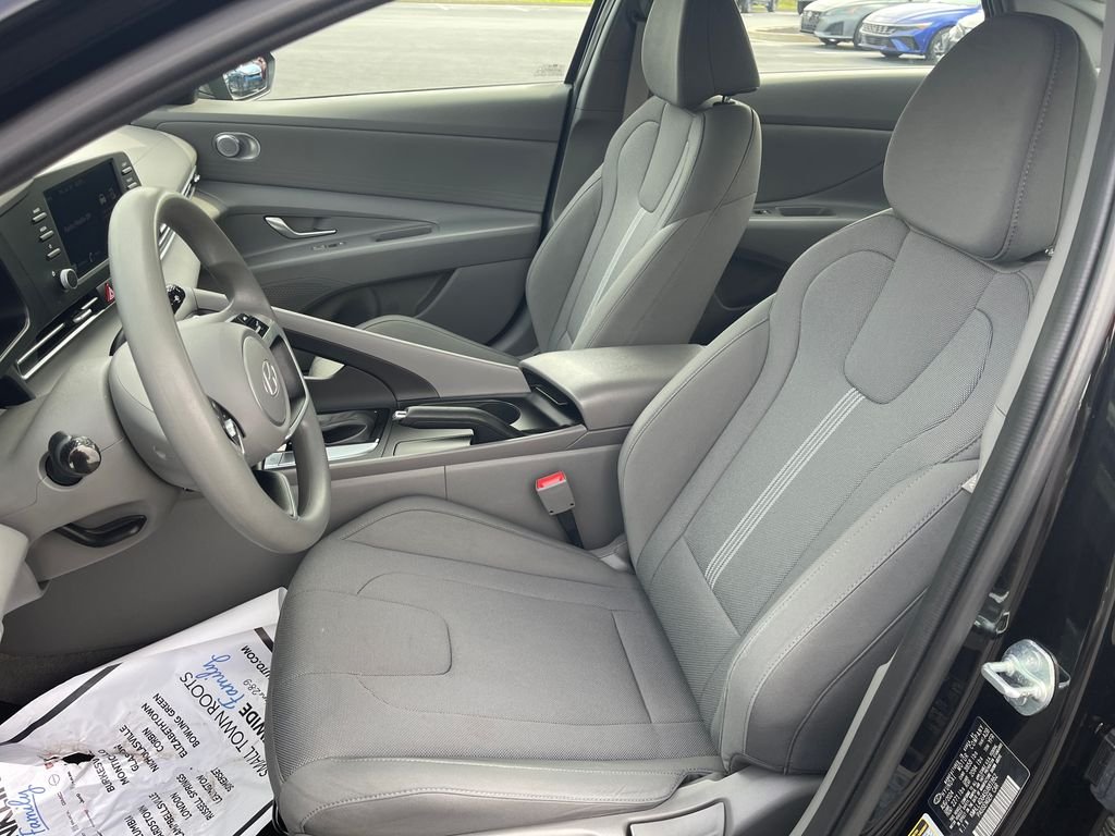 2025 Hyundai Elantra SE - Photo 13