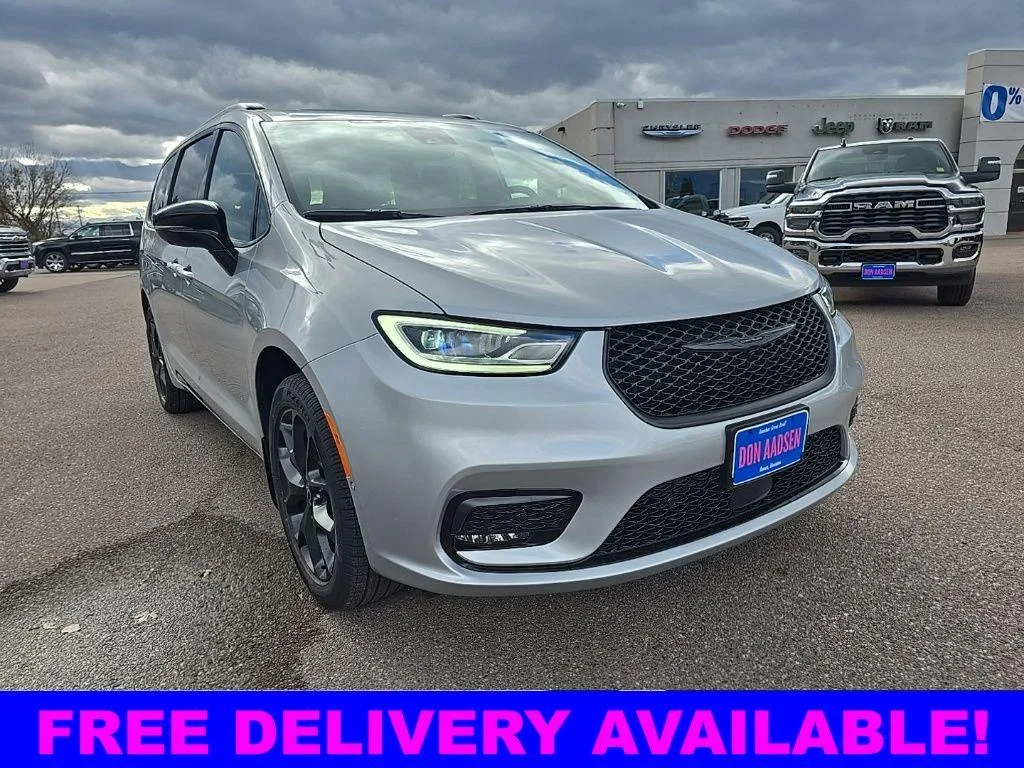 2026 Chrysler Pacifica Limited AWD's photo