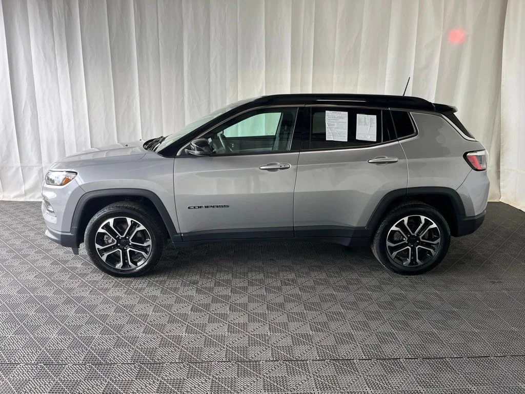 Used 2023 Silver Jeep Limited image 28