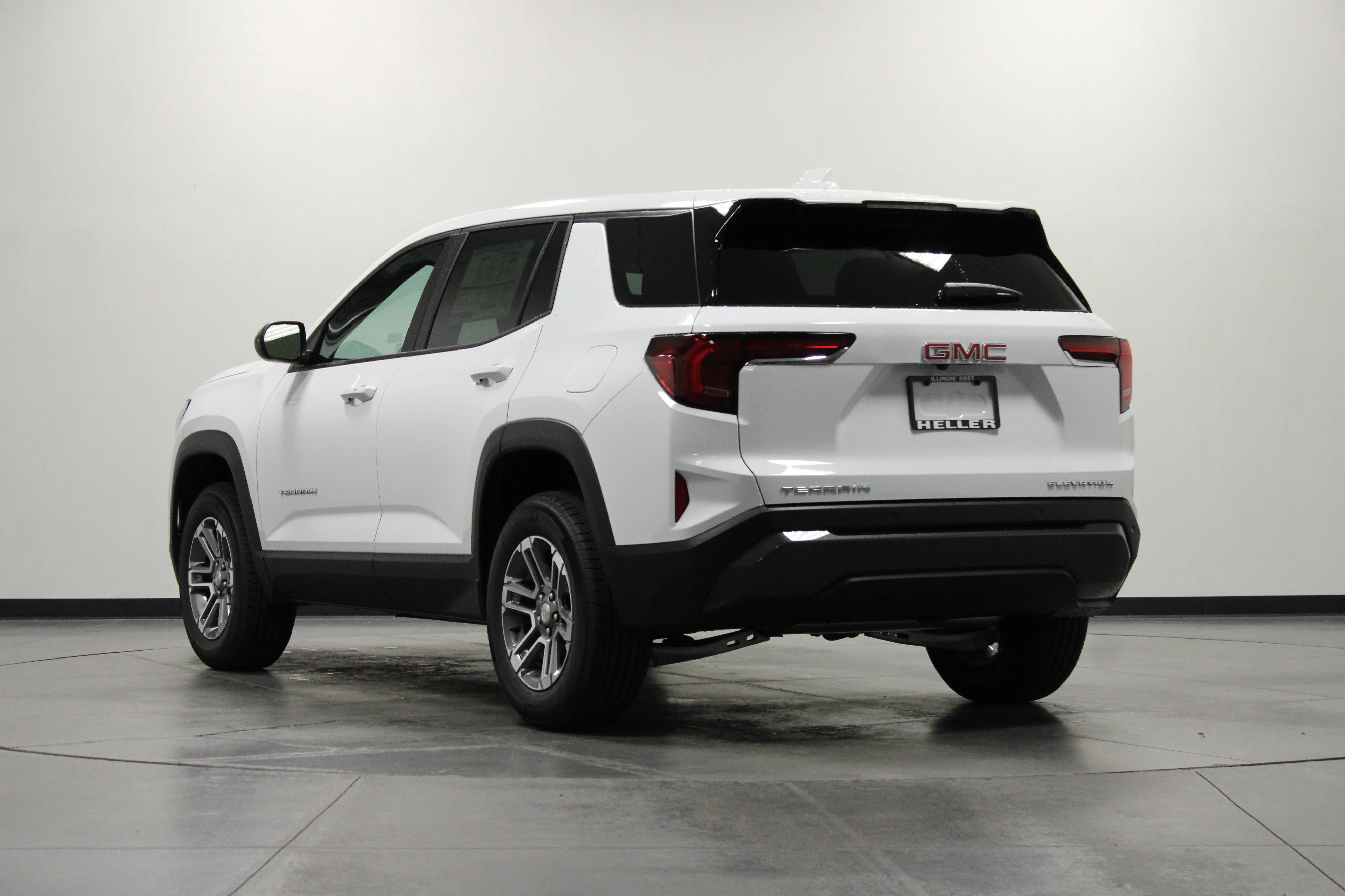 New 2026 Summit White GMC Elevation image 5