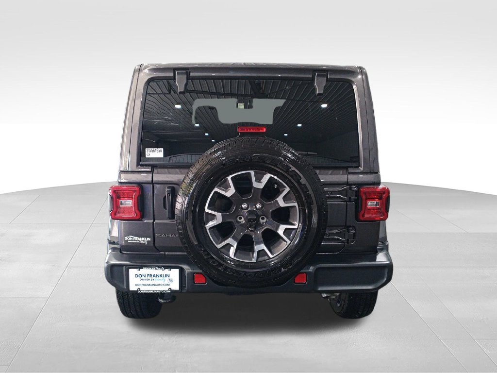 Used 2025 Gray Jeep Sahara image 5
