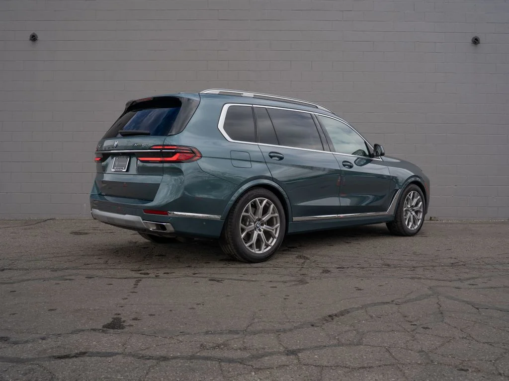 Used 2023 Blue BMW xDrive40i image 7