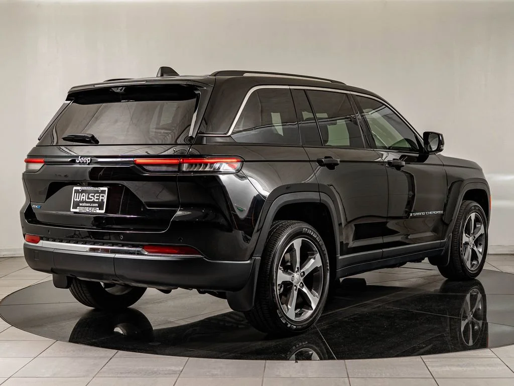 Used 2022 Diamond Black Crystal Pearlcoat Jeep 4xe image 5