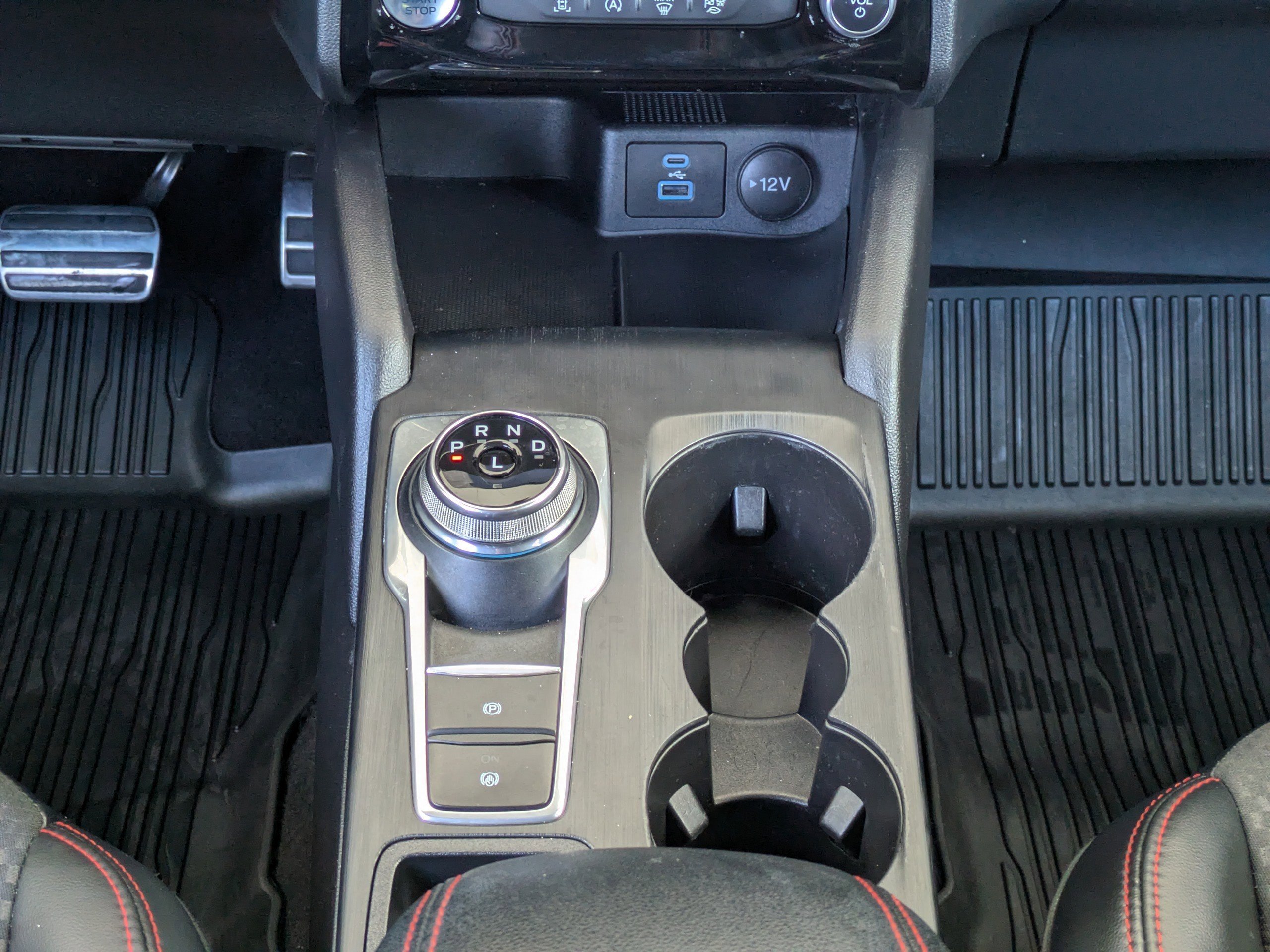 Used 2023 Agate Black Metallic Ford ST-Line image 17