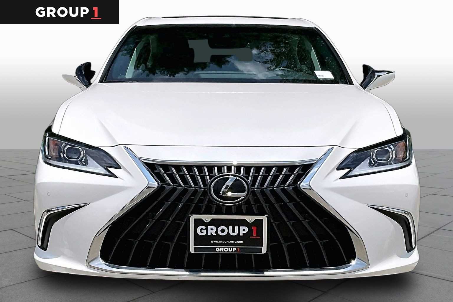 Used 2025 Eminent White Pearl Lexus  image 4