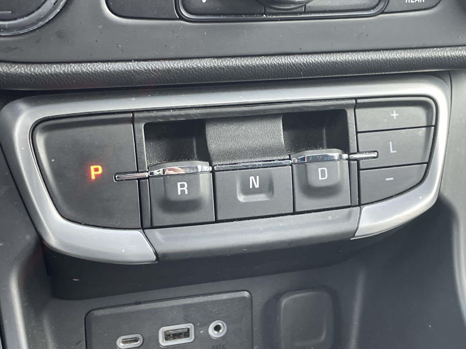 Used 2024 Sterling Metallic GMC SLE image 33