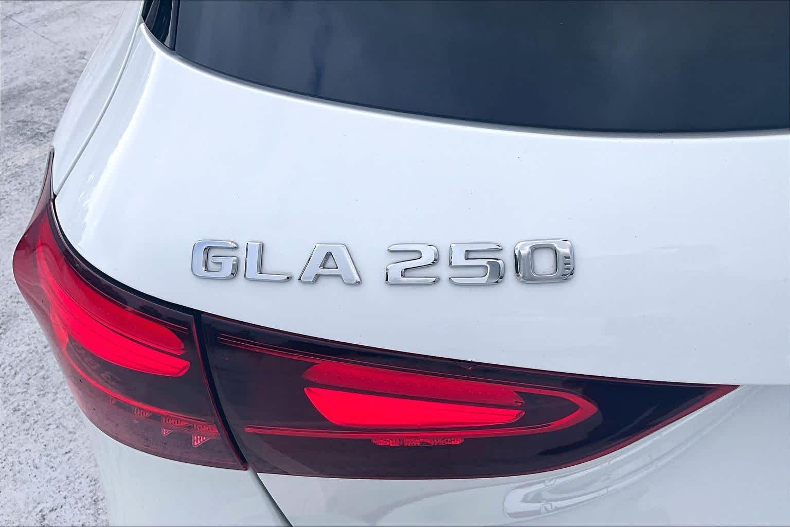 Used 2025 Polar White Mercedes-Benz GLA 250 image 30