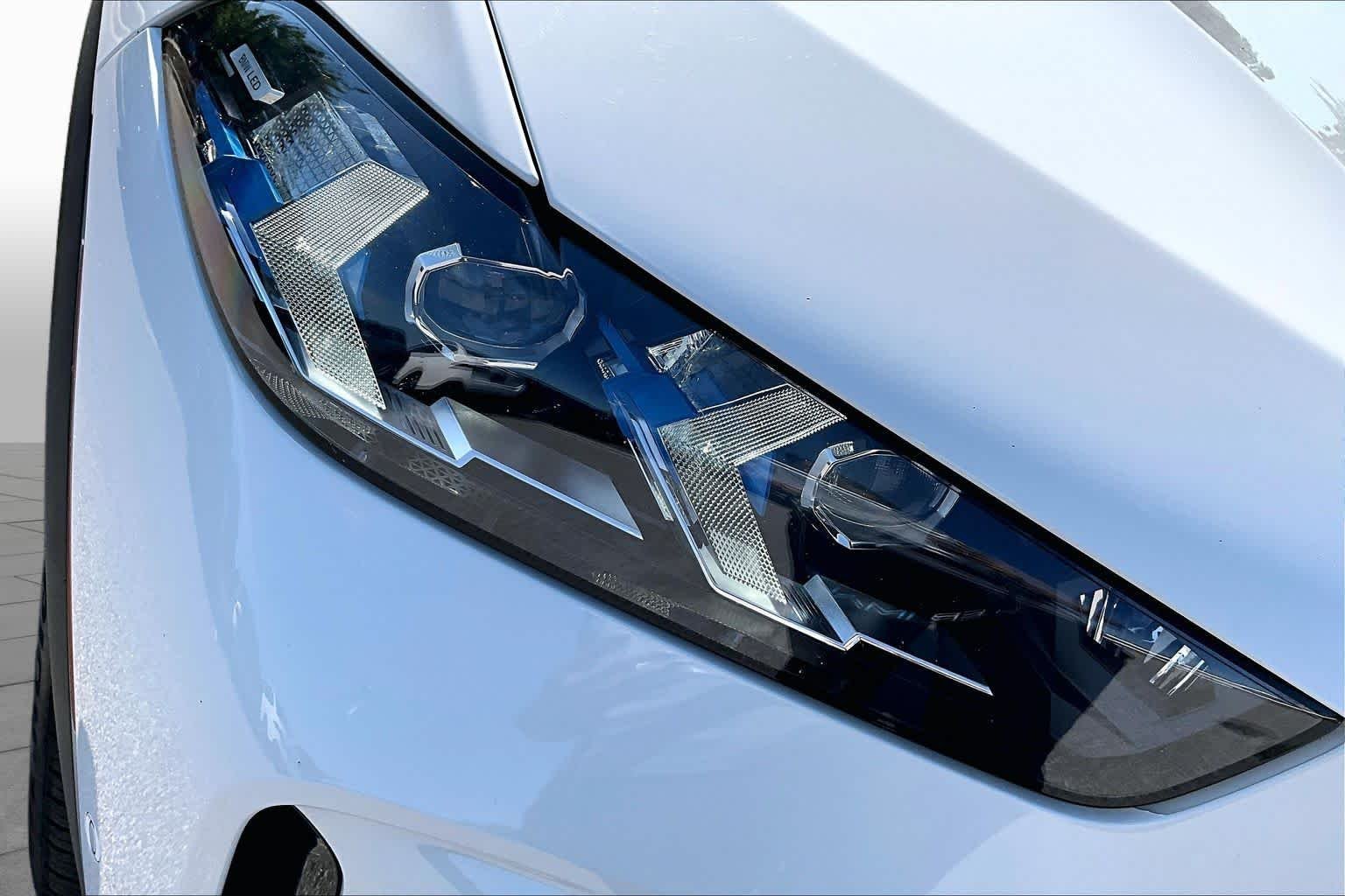Used 2026 Alpine White BMW sDrive40i image 57